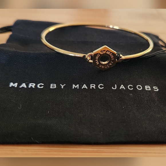 NWT Marc Jacobs Gold Tone Bracelet - Picture 1 of 7